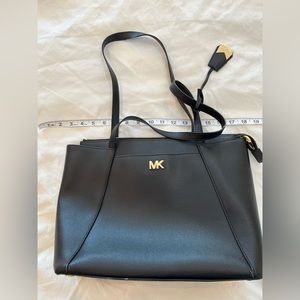 MICHAEL KORS Voyager Medium Crossgrain Leather Tote Bag